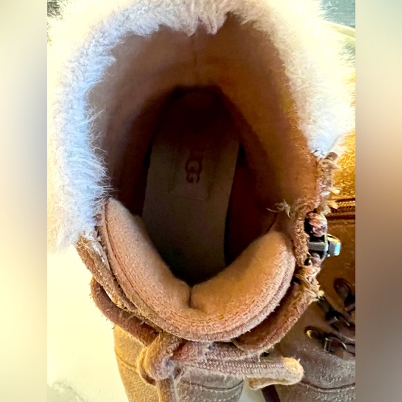 UGG Kids Ankle Boots - Picture 11 of 12